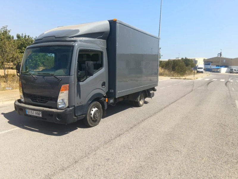Nissan Cabstar 2013 - foto 1