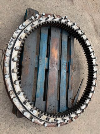 Corona de giro excavadora