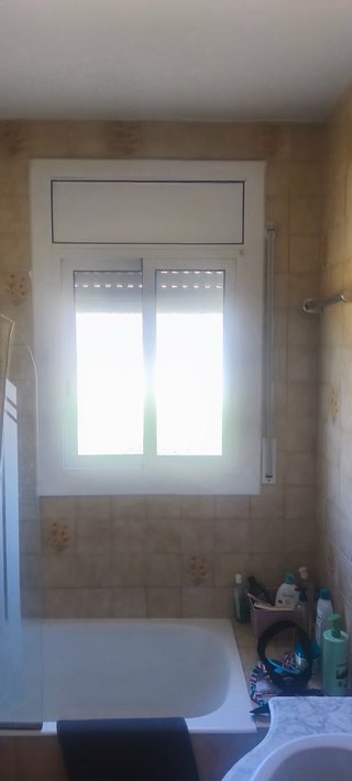 Ventana aluminio 2 hojas blanca con persiana