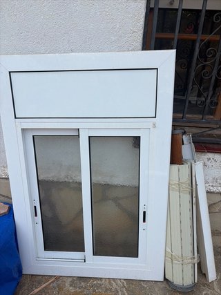 Ventana aluminio 2 hojas blanca con persiana