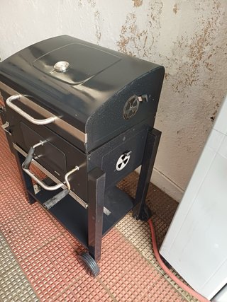Barbacoa Negra con Ruedas