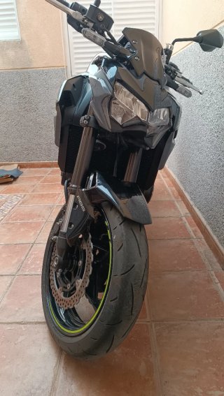 Kawasaki Z900 Negra y Verde