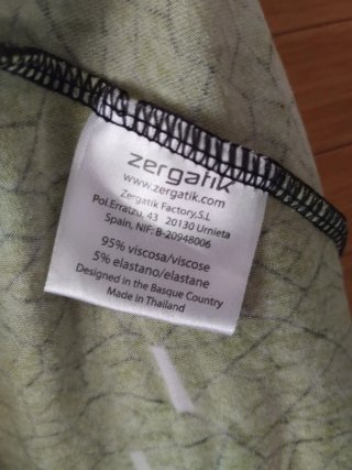 Falda Zergatik verde y negra