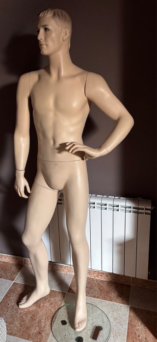 Maniquí Masculino Beige