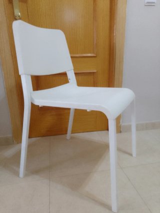 Mesa comedor blanca con 4 sillas