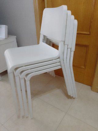 Mesa comedor blanca con 4 sillas