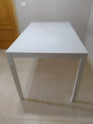Mesa comedor blanca con 4 sillas
