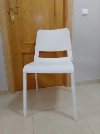 Mesa comedor blanca con 4 sillas