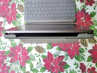 iPad Pro 11 256GB + Funda- Teclado Logitech