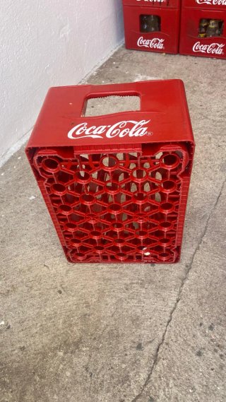 22 Cajas Coca Cola Plástico Rojas