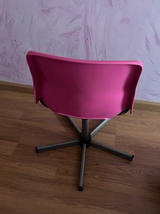 Silla de escritorio rosa y gris
