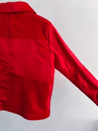 Chaqueta roja satinada