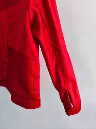 Chaqueta roja satinada