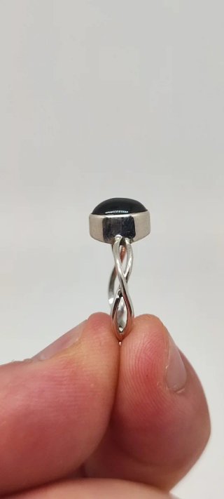 Anillo de Plata y Granate Rojo.