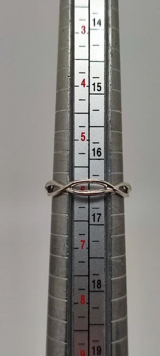 Anillo de Plata y Granate Rojo.