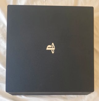 PS4 Pro 1TB + Mando + 3 Juegos
