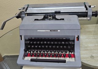 Máquina de escribir Olivetti Línea 88