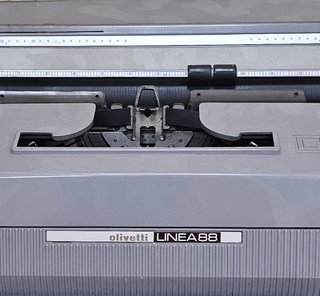 Máquina de escribir Olivetti Línea 88