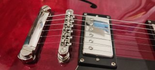 Guitarra Semicaja Epiphone Dot ES-335 + Estuche