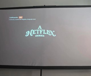Proyector + pantalla  100 4K HD 16:9