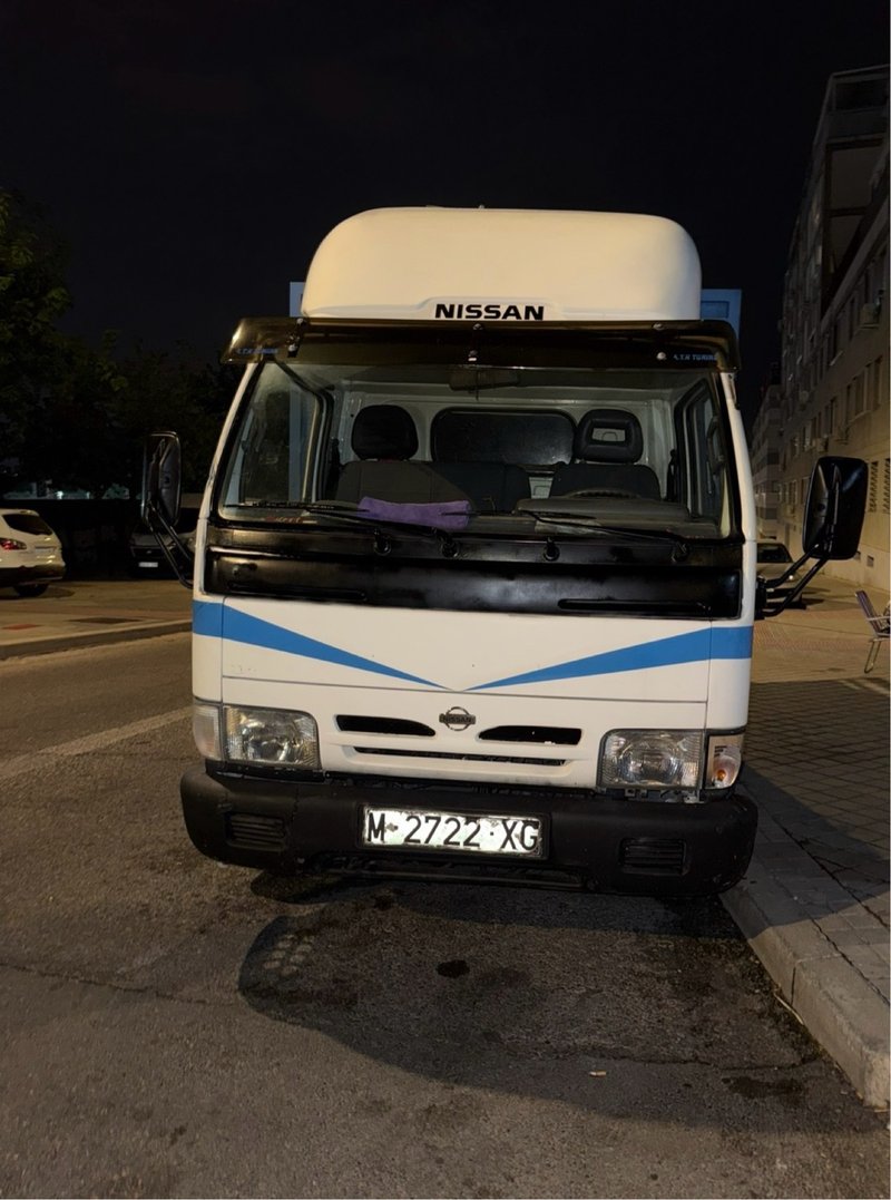 Nissan Cabstar 1999 - foto 1