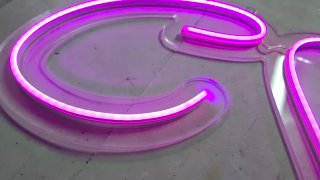 Letrero Neón LED Morado Corazón C T