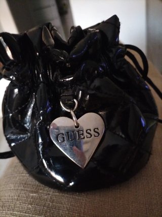 Bolso Guess Negro Corazón