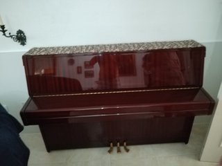 Piano vertical Yamaha seminuevo