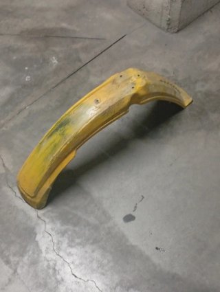 Pieza de goma negra para coche