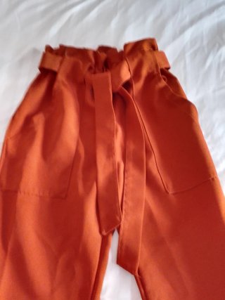 Pantalones rectos con cinturón