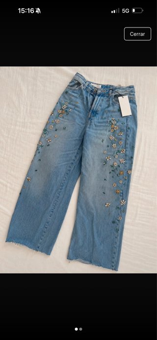 Pantalón vaquero Zara bordado flores