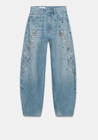 Pantalón vaquero Zara bordado flores