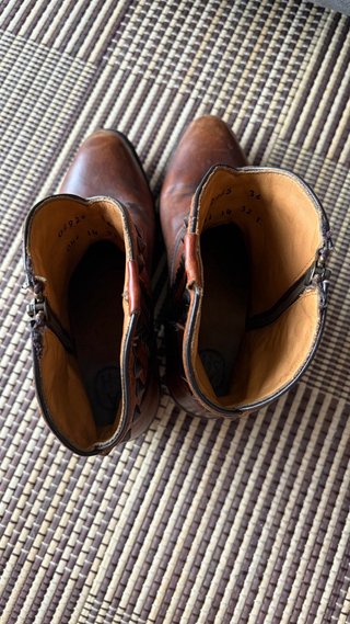 Botines ASH tachuelas cuero marrón
