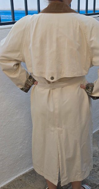 Gabardina Beige con detalles Marrones
