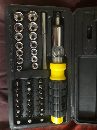 Taladro Bosch PSB 400 y destornillado 41 piezas.