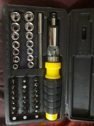 Taladro Bosch PSB 400 y destornillado 41 piezas.