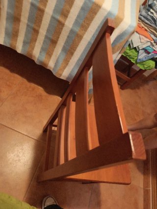 Mesa y 6 Sillas de Madera