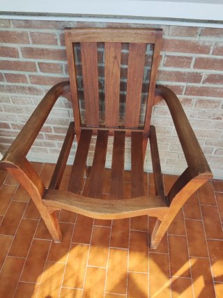 Silla de teca con reposabrazos