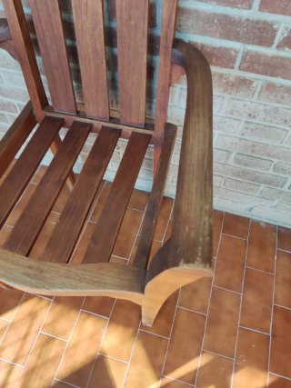 Silla de teca con reposabrazos