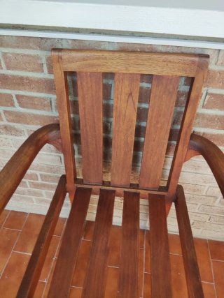 Silla de teca con reposabrazos