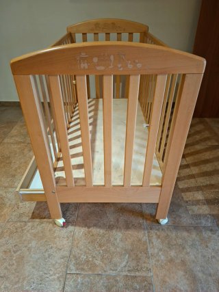 Cuna de madera para bebé, con cajón