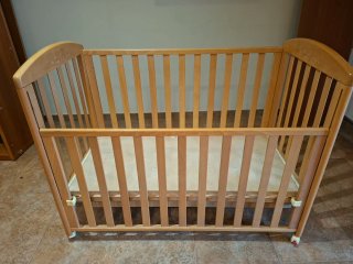 Cuna de madera para bebé, con cajón
