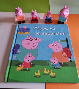 Libro Pepa Pig va de excursión y 4 figuras.