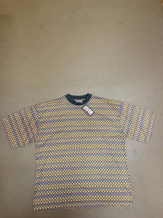 Camiseta manga corta estampado geométrico...