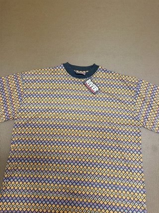 Camiseta manga corta estampado geométrico...