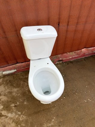 Inodoro blanco porcelana