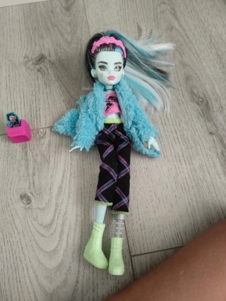 Muñeca Monster High Frankie Stein y Mascota