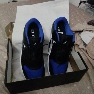 Zapatillas Jordan Negras y Azules