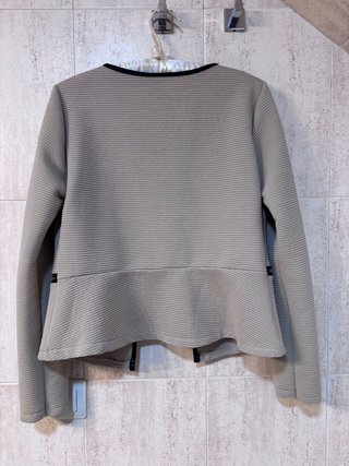 Chaqueta corta beige