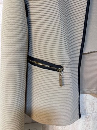 Chaqueta corta beige